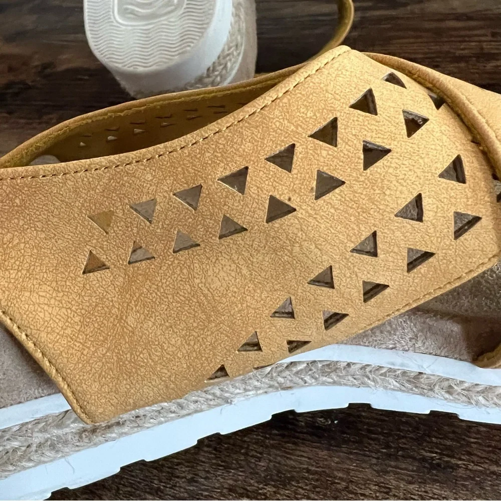 Bella Vita Cosette yellow‎ suede cut out peep toe wedge heel sandal women's 7.5